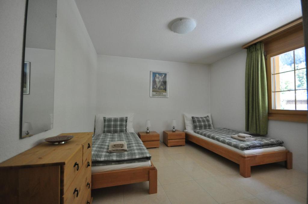 Family Frame Apartment room 3