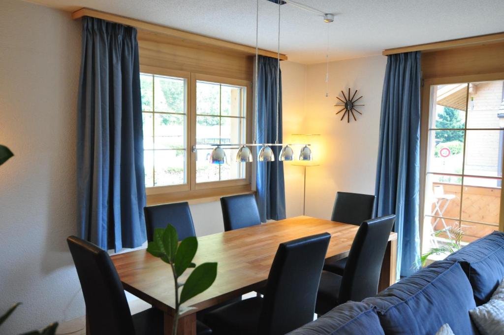 Family Frame Apartment room 5