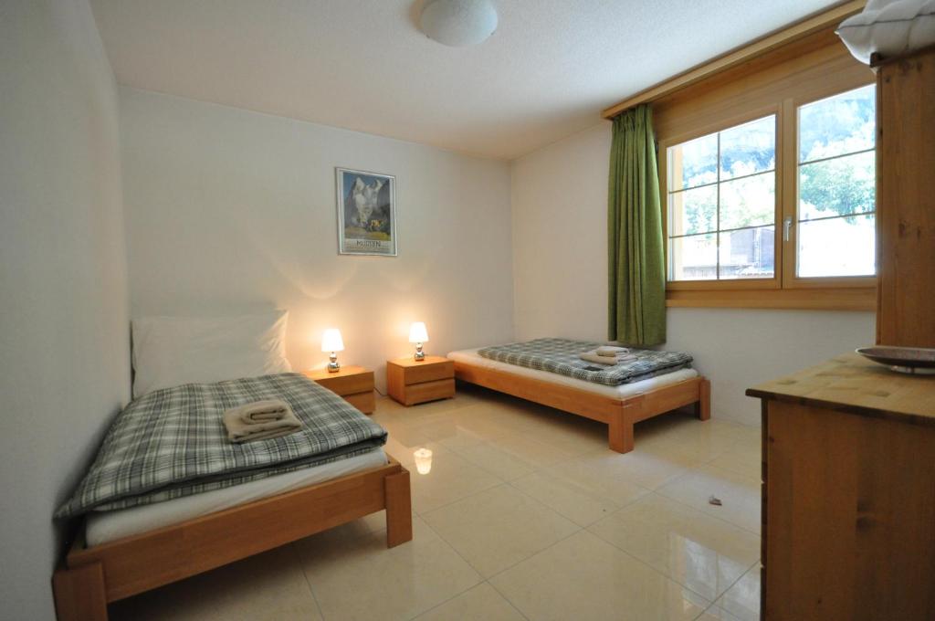 Family Frame Apartment room 6